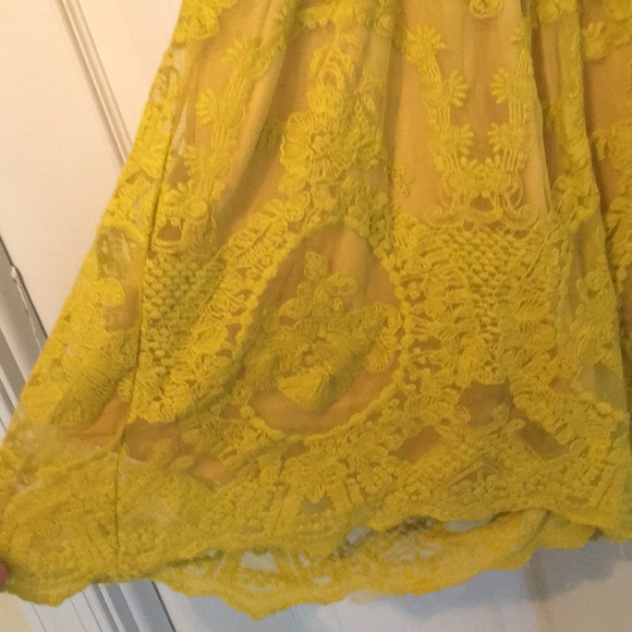 Yellow lace romper - Picture 4 of 5